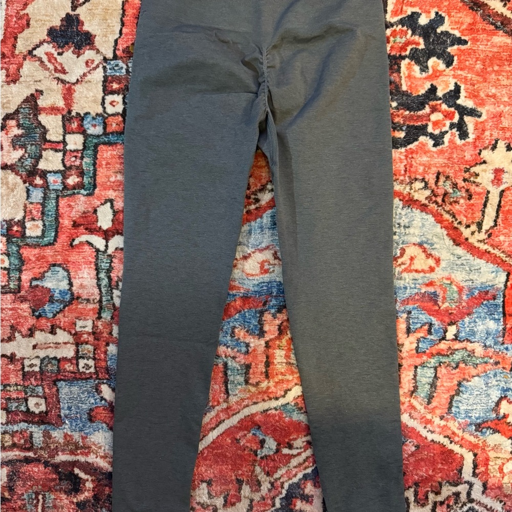Gray Amplify Leggings | Alphalete